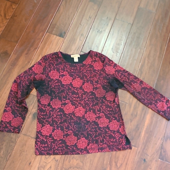 💰 Notations Semi-Sheer top with sparkly red rose pattern size Large - Picture 1 of 8